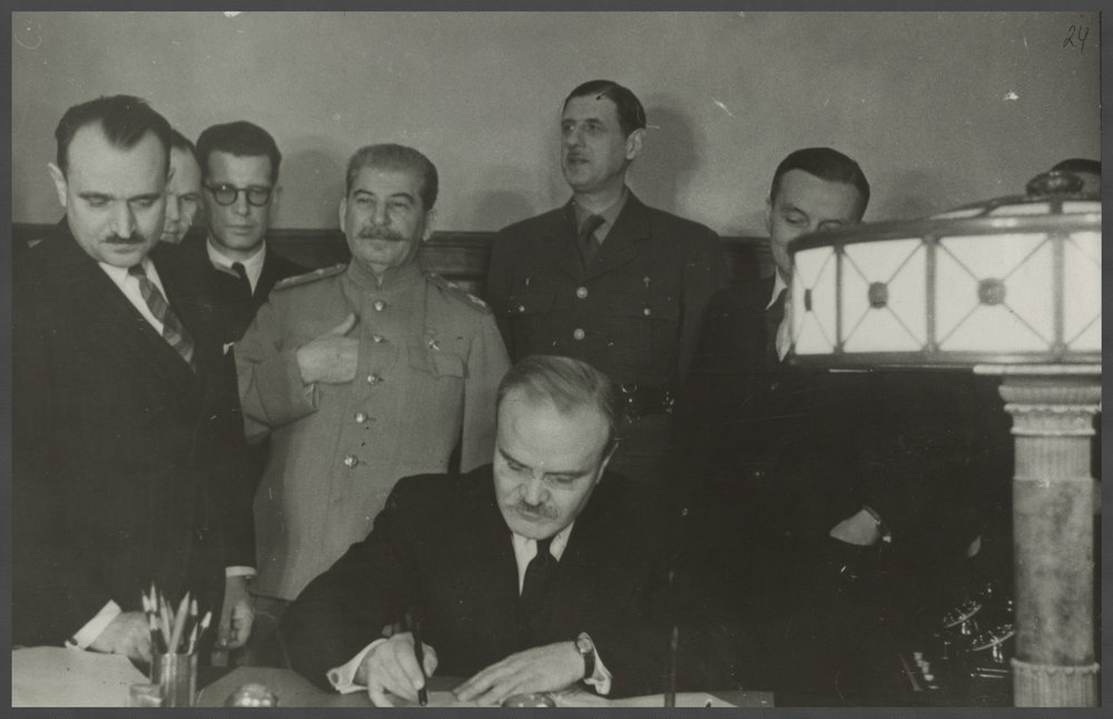 Договор о военном союзе. Де Голль и Сталин 1944. Де Голль в СССР 1944.